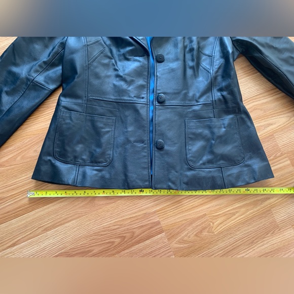 Danier Genuine Leather jacket - Picture 6 of 9